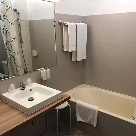 Adonis Lyon Est Artys Hotel