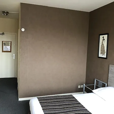 Hotel Adonis Lyon Est Artys 3*