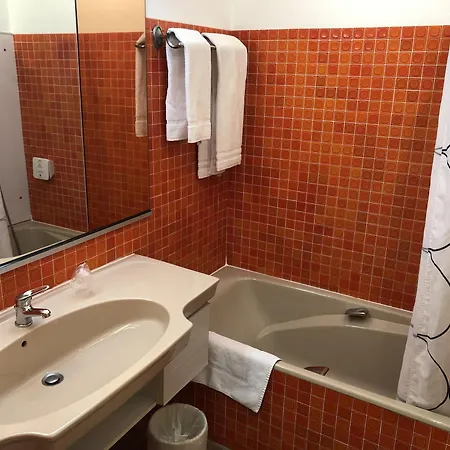Hotel Adonis Lyon Est Artys 3*