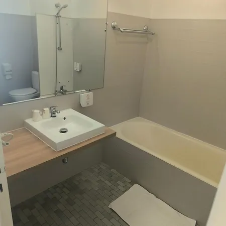 Hotel Adonis Lyon Est Artys