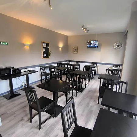 Adonis Lyon Est Artys Hotel 3*