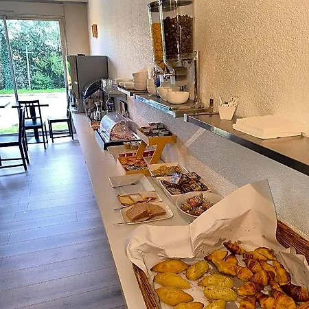 Adonis Lyon Est Artys Hotel 3*