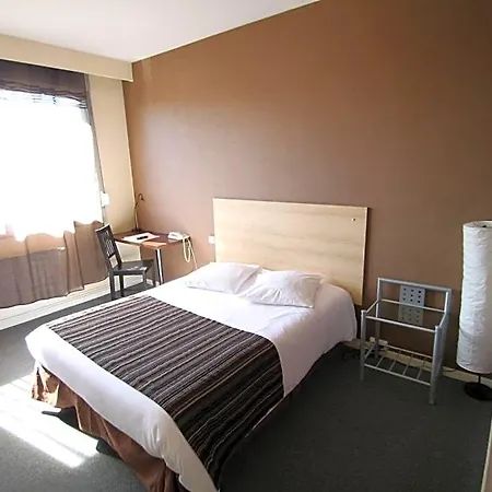 Hotel Adonis Lyon Est Artys 3*