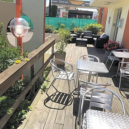 Hotel Adonis Lyon Est Artys 3*