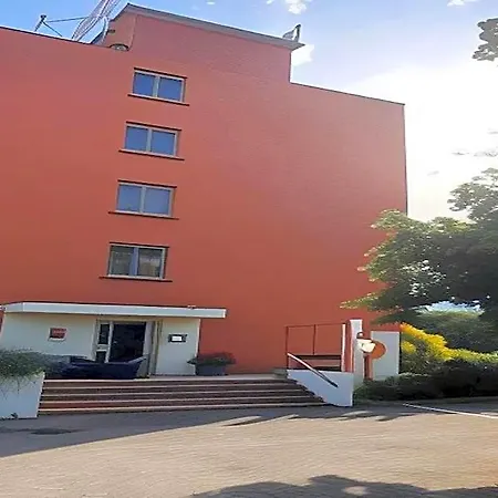 Hotel Adonis Lyon Est Artys 3*