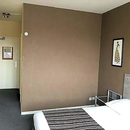 Adonis Lyon Est Artys Hotel