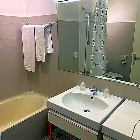Adonis Lyon Est Artys Hotel 3*