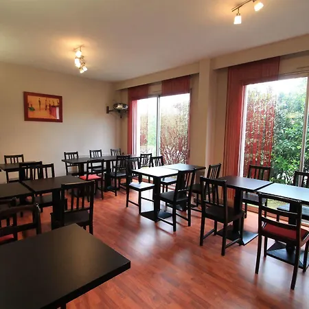 Hotel Adonis Lyon Est Artys 3*